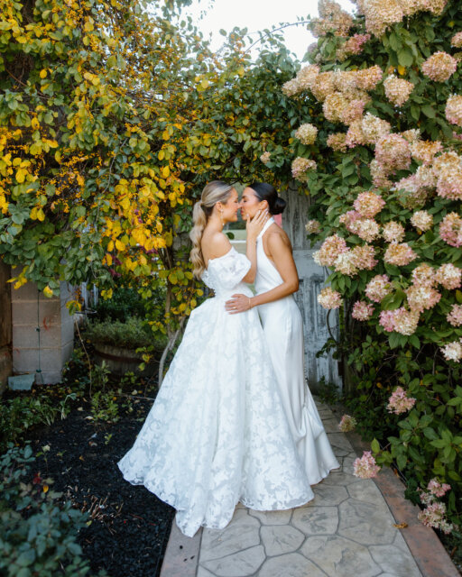 Okay, this one? Gorgeous. Julia (she/her) & Ashley (she/her) went from long-distance to getting engaged on the side of a snowy mountain (romantic! dramatic! we love it), and then pulled off this Upstate New York wedding with blush florals, pride flags, and the Adirondacks doing the most in the background.⁠
⁠
The floral-carpet aisle? The candlelit barn? The whole “our people really showed up for us” feeling? Stunning.⁠
⁠
It’s up on the blog now - link’s in the usual spot for ya 👆⁠
⁠
Featured in @dancingwithher⁠
Photography by @nicoleraephotography_⁠
Lovers @jgrady24⁠
⁠
Cake @brilliantearth⁠
Decor @bbjlatavola⁠
Dress Boutique @anthropologieweddings⁠
Dress Designer @jennyyoonyc⁠
Florist @hiddenbotanics⁠
Planner @theperfectmatchweddings⁠
Rings @brilliantearth & @marrowfine⁠