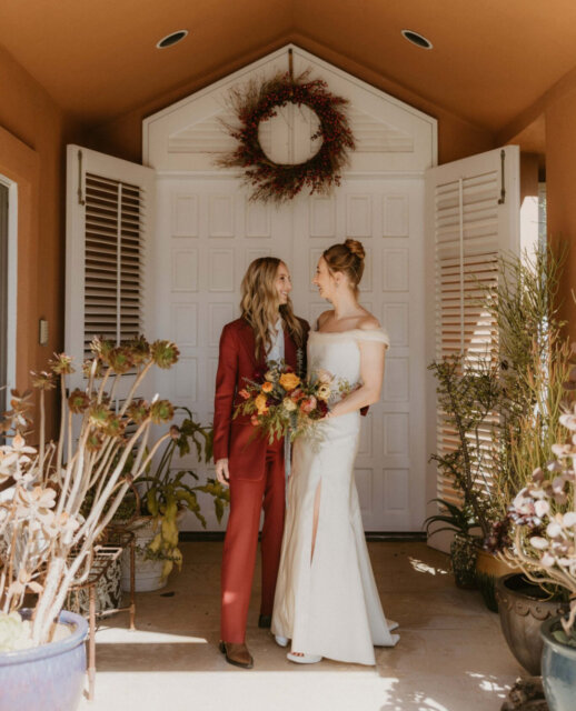Sonia and Kelsey’s Los Angeles home wasn’t just a venue - it became a love letter. Florals climbed the arbor, tables stretched across the backyard, candles made the night glow - everything, theirs ❤️⁠
⁠
They skipped what didn’t matter, leaned into what did: tacos, cocktails with a nod to Sonia’s dad, friends wrapped in borrowed blankets, and outfits that felt like extensions of themselves - ivory for Sonia, deep red for Kelsey. It didn’t look like a “traditional wedding.” ⁠
⁠
It looked like belonging.⁠
⁠
The whole story - blankets, brandy, and backyard magic - is up on the blog now, linked up in the usual spot.⁠
⁠
Featured in @dancingwithher⁠
Captured by @kelliejanephoto