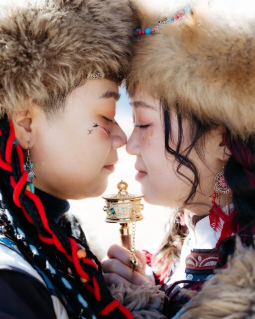 Lam (she/her) met Chi (she/her) because she couldn't stop thinking about a Chinese fiction novel... and the person who had edited it to perfection.

That editor was Chi.

What started as a curious Facebook friend request turned into a boba shop meet-up, and eventually, more than a decade of sunsets, road trips, and "will you go out with me?" moments.

It wasn't instant. Lam actually confessed her feelings six times before Chi said yes on the seventh. But once she did, it all clicked.

They spent their days stargazing, hiking mountains, and supporting each other through school, bias, and family pressures.

By their second year together, Chi had moved in with Lam's family.

Five years later, a career opportunity took them to San Jose, and from there their international adventures began - Vietnam, Thailand, Japan, China.

Always seeking the outdoors, always chasing something bigger than themselves.

After ten years together, they chose Jade Dragon Mountain in Shangri-La, Yunnan, for their vows. A place that felt dreamlike, adventurous, and deeply them. The mountain views, the stillness, the sense of wonder.

This one's just gone up on the blog, linked up in the usual spot for you.

Featured on @dancingwithher
Captured by @eagle.scenes