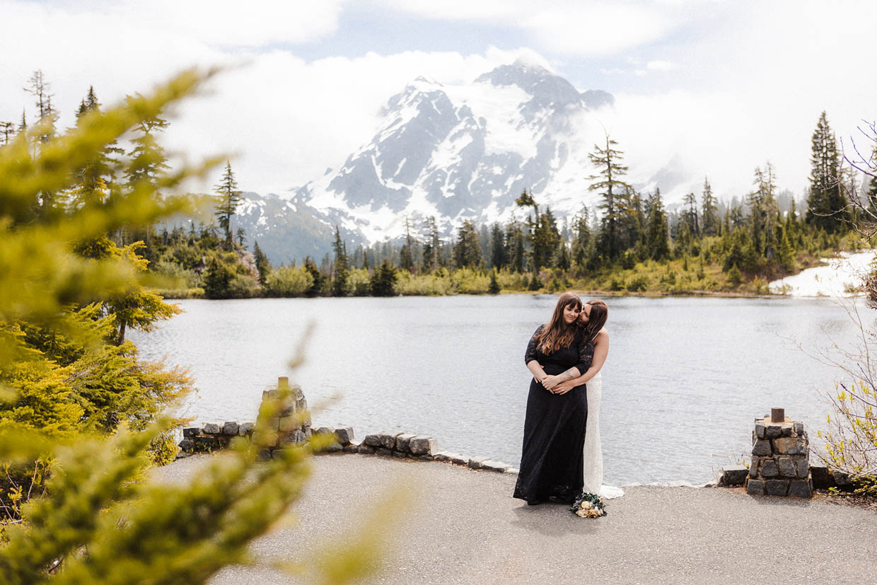 Valerie Lisuk Photography is a gay inclusive elopement wedding photographer in Seattle, Washington and the Pacific Northwest, USA (1)